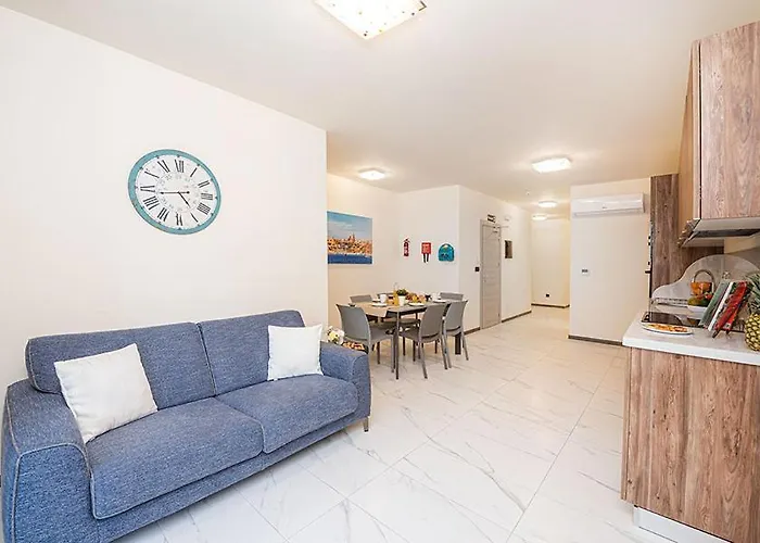 Atlantis Holiday Suites