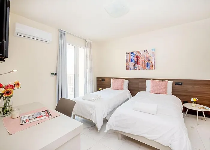 Atlantis Holiday Suites